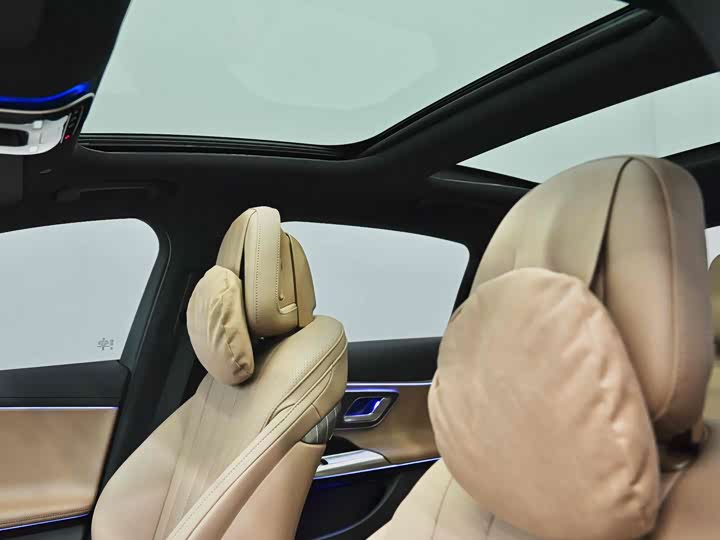 Фото 26 - Mercedes-Benz E-Class