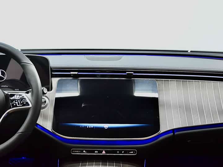 Фото 31 - Mercedes-Benz E-Class