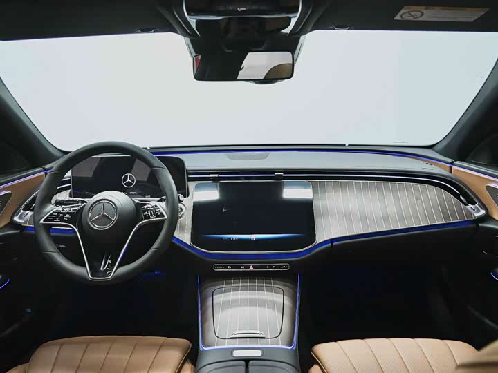 Фото 32 - Mercedes-Benz E-Class