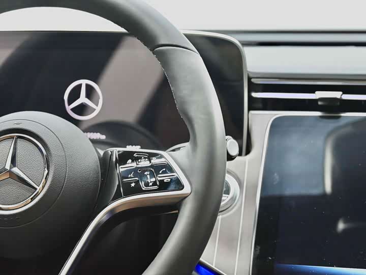 Фото 34 - Mercedes-Benz E-Class