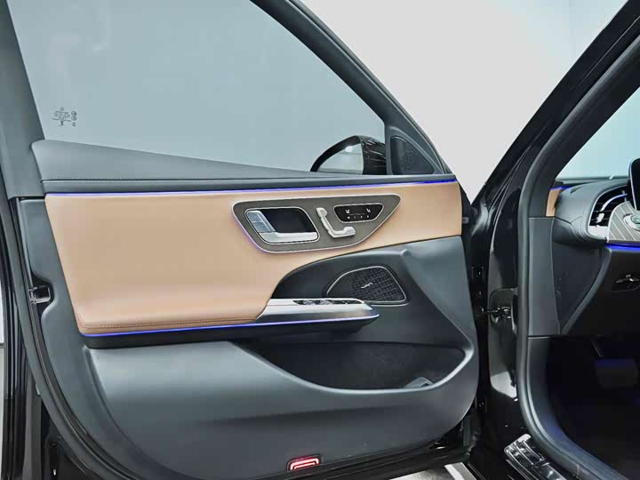 Фото 35 - Mercedes-Benz E-Class