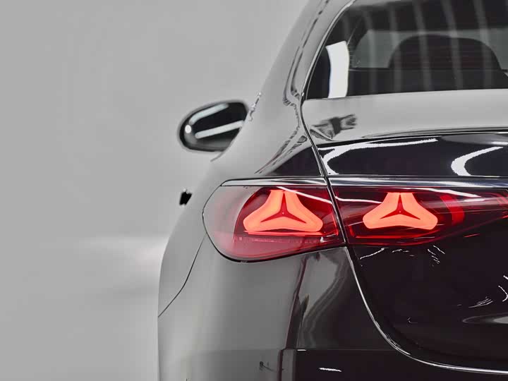 Фото 4 - Mercedes-Benz E-Class