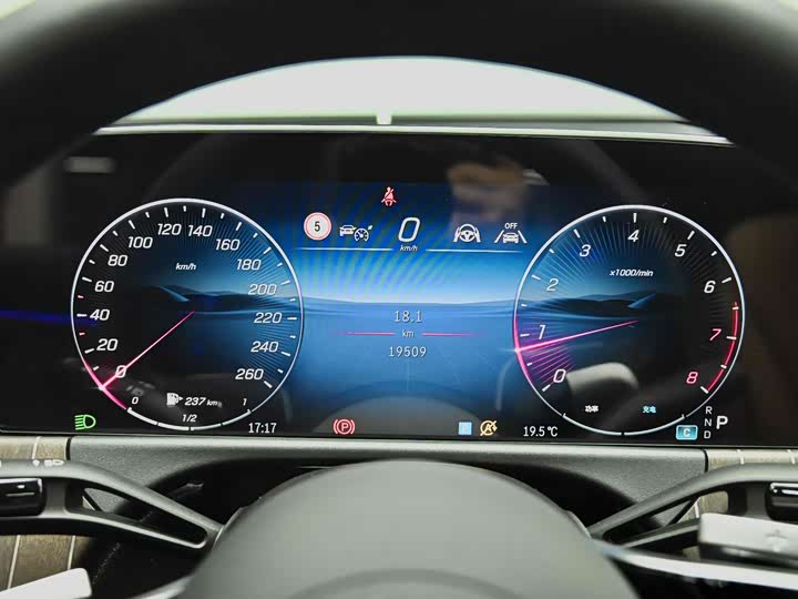 Фото 8 - Mercedes-Benz E-Class