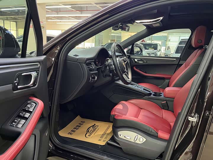 Фото 10 - Porsche Macan