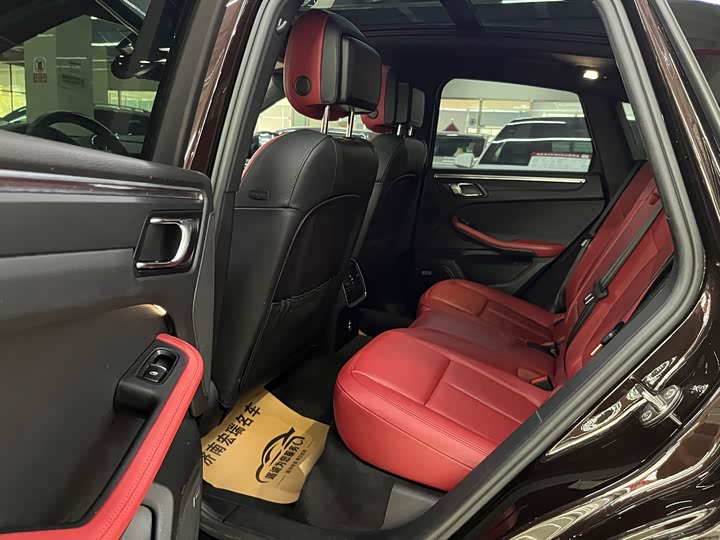 Фото 12 - Porsche Macan