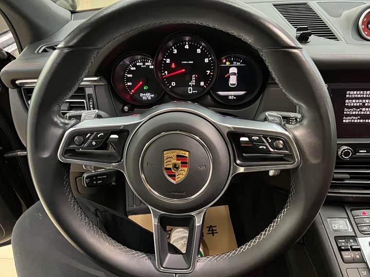 Фото 13 - Porsche Macan