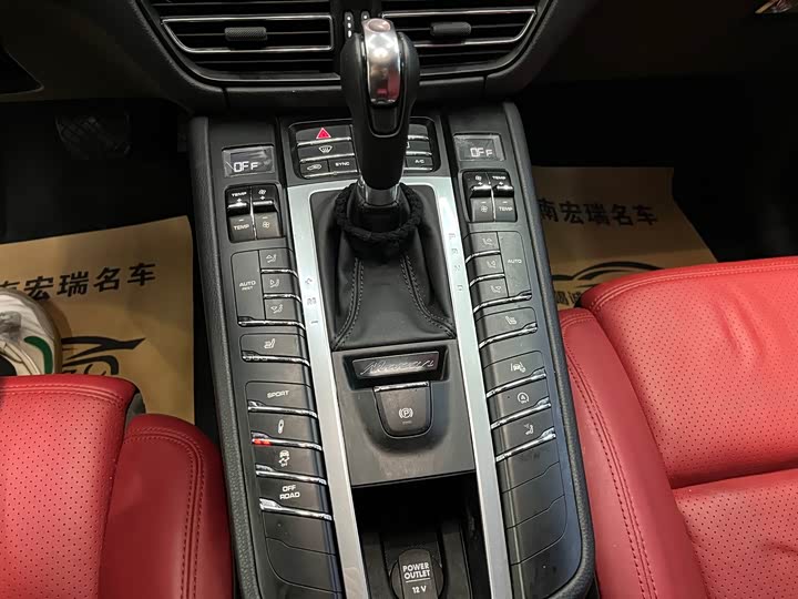 Фото 14 - Porsche Macan