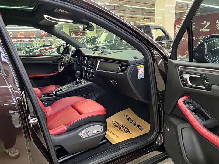 Фото 16 - Porsche Macan