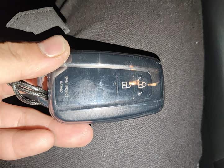 Фото 12 - Toyota RAV4