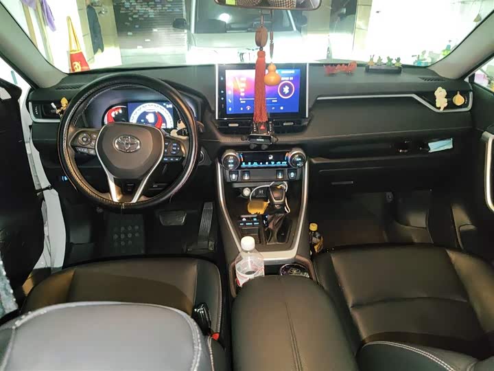 Фото 13 - Toyota RAV4