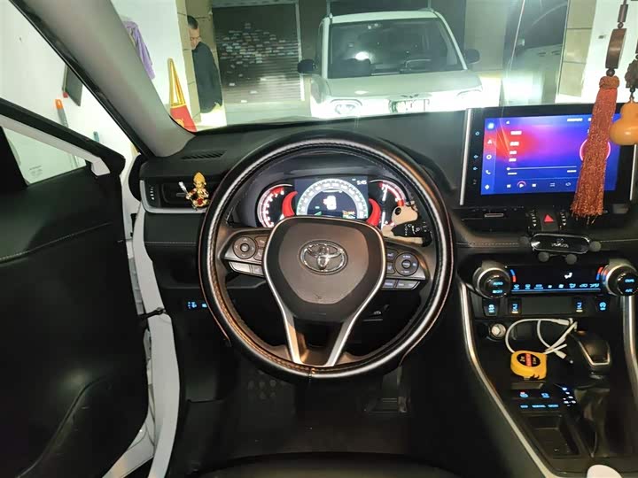 Фото 3 - Toyota RAV4