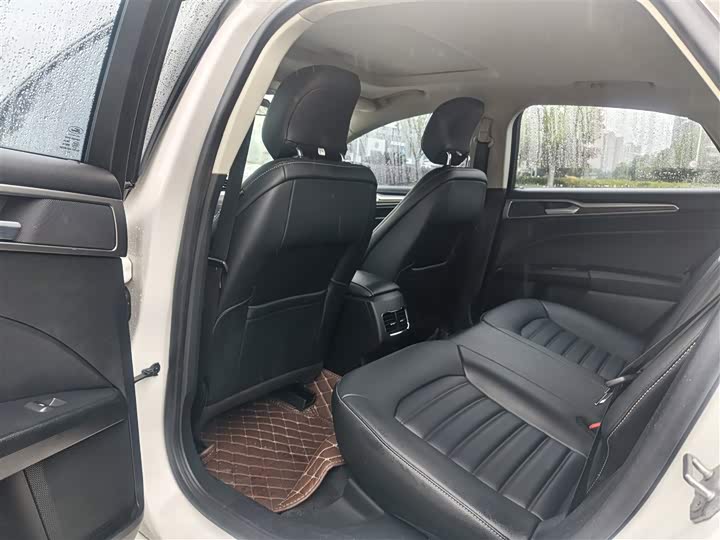 Фото 13 - Ford Mondeo