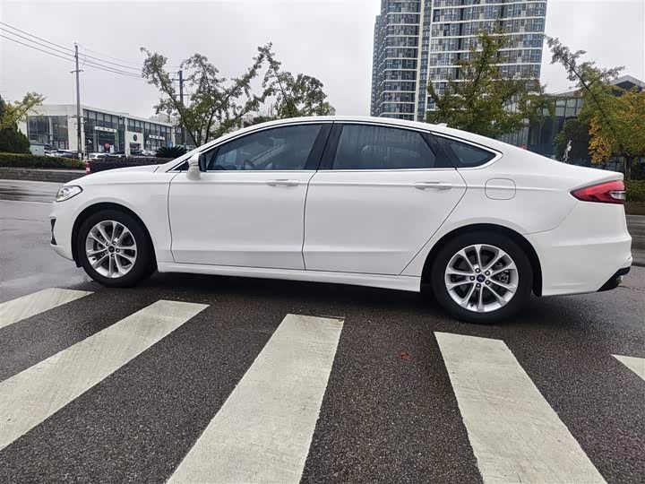 Фото 7 - Ford Mondeo