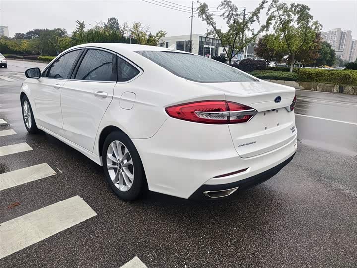 Фото 8 - Ford Mondeo