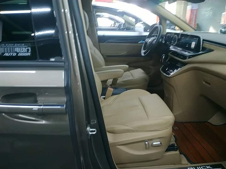 Фото 25 - Buick GL8 ES