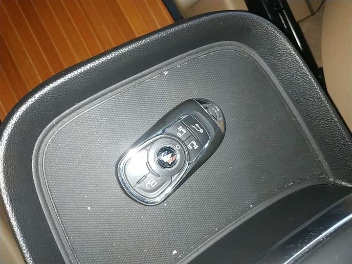 Фото 9 - Buick GL8 ES