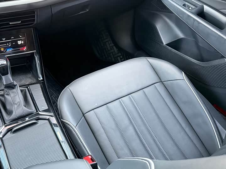 Фото 11 - Volkswagen Passat