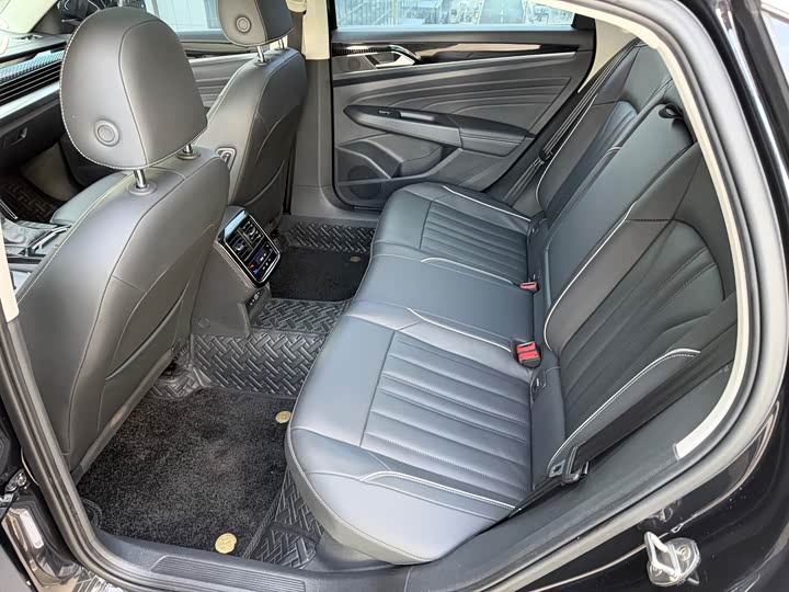 Фото 7 - Volkswagen Passat