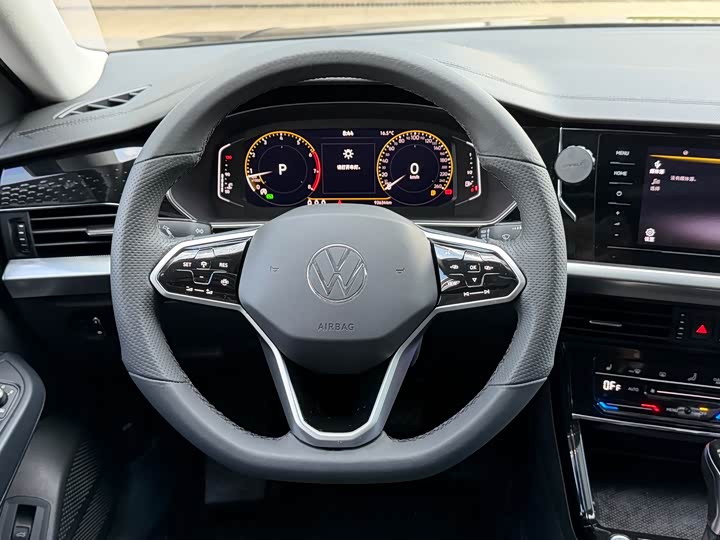 Фото 9 - Volkswagen Passat