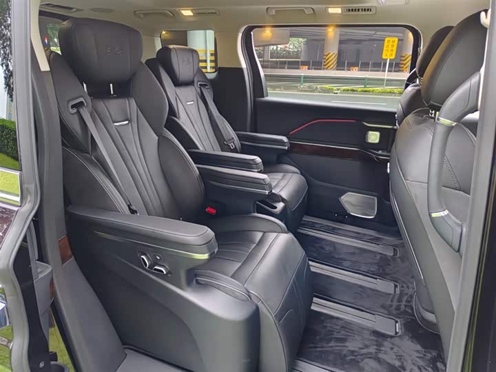 Фото 11 - Hongqi HQ9