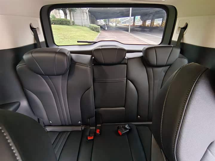 Фото 9 - Hongqi HQ9