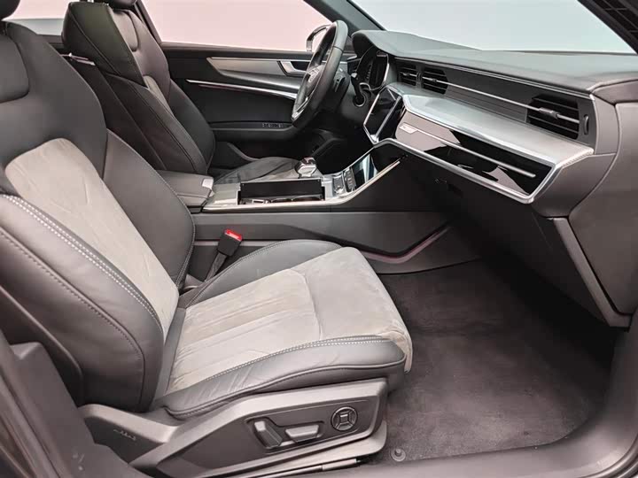 Фото 10 - Audi A6L