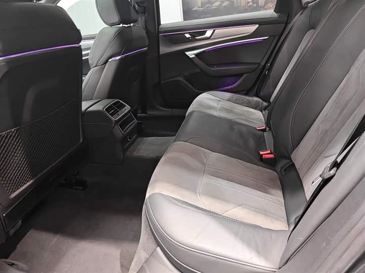 Фото 12 - Audi A6L