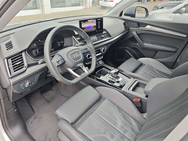 Фото 10 - Audi Q5L