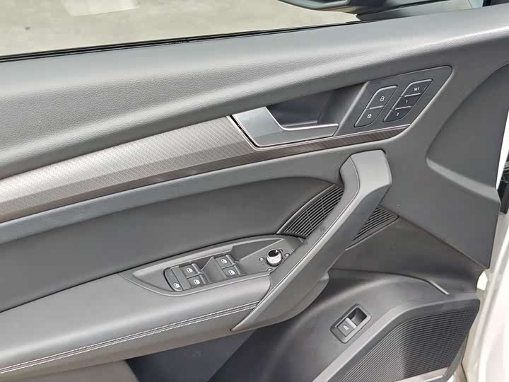 Фото 14 - Audi Q5L