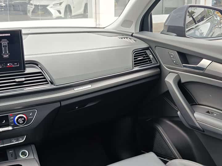 Фото 18 - Audi Q5L