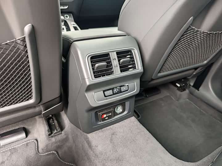 Фото 20 - Audi Q5L