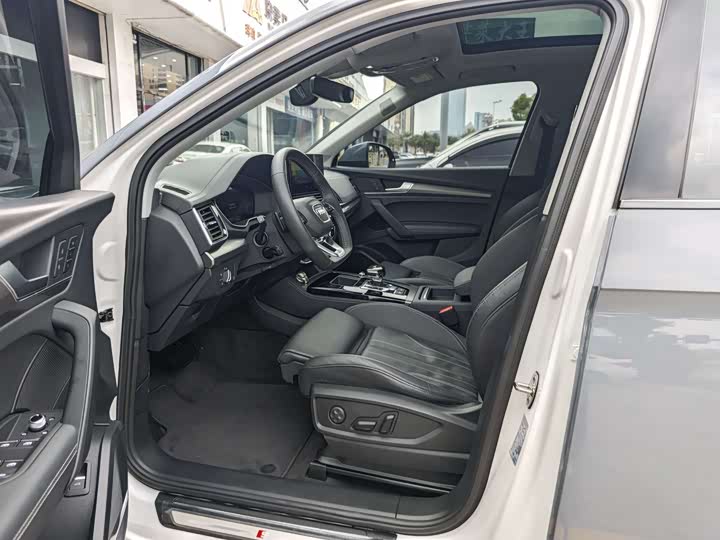 Фото 5 - Audi Q5L