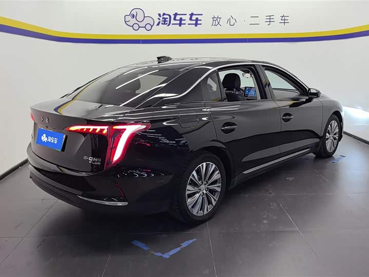 Фото 3 - Hongqi E-QM5