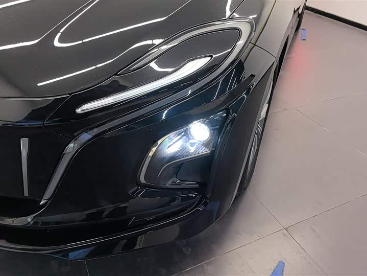 Фото 5 - Hongqi E-QM5