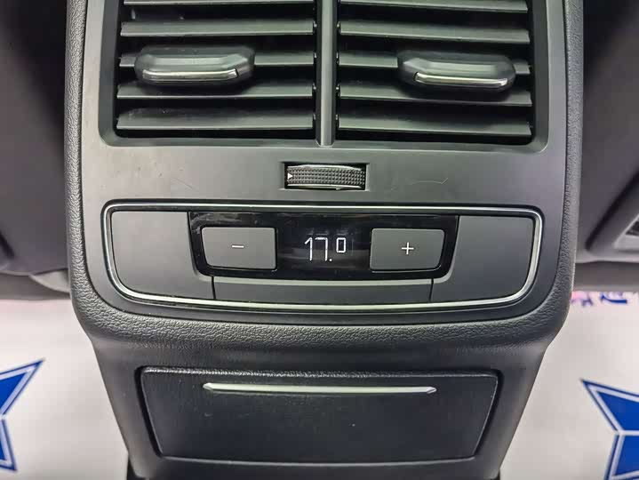 Фото 16 - Audi A4L