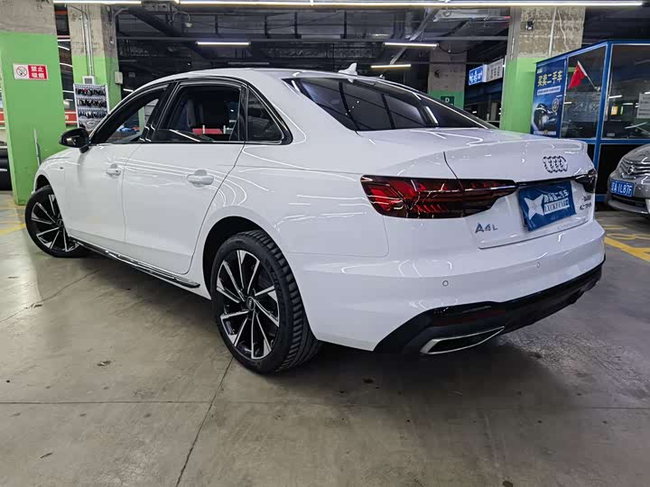 Фото 4 - Audi A4L