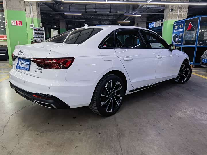 Фото 6 - Audi A4L