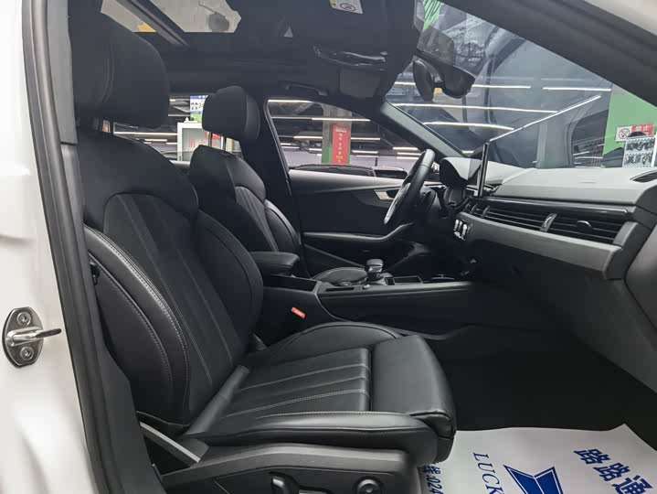 Фото 8 - Audi A4L