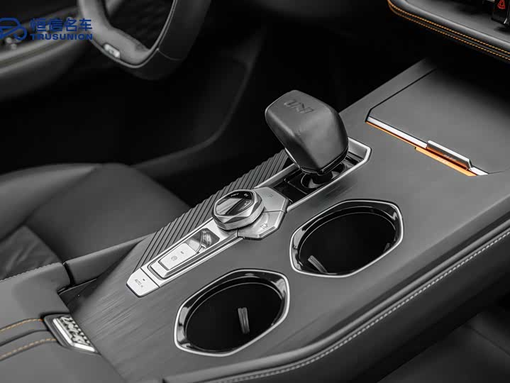 Фото 14 - Changan UNI-K Hybrid