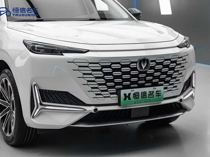Фото 8 - Changan UNI-K Hybrid