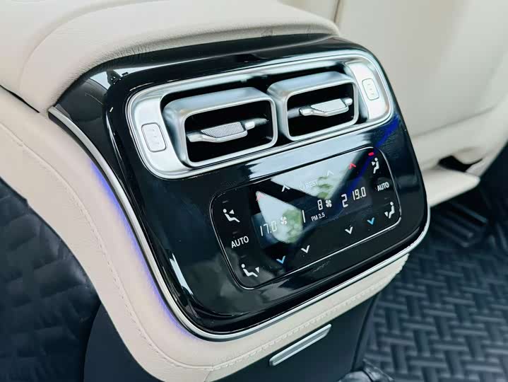 Фото 13 - Mercedes-Benz S-Class