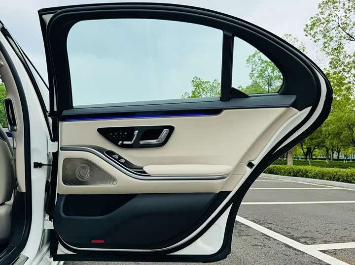 Фото 22 - Mercedes-Benz S-Class