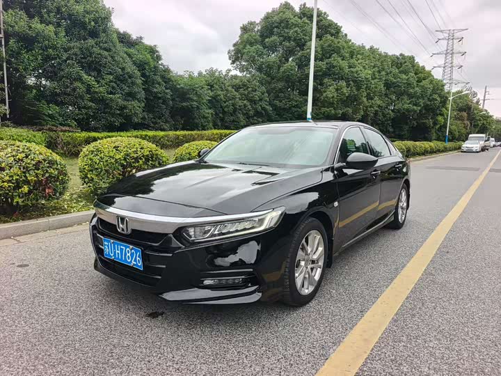 Фото 1 - Honda Accord