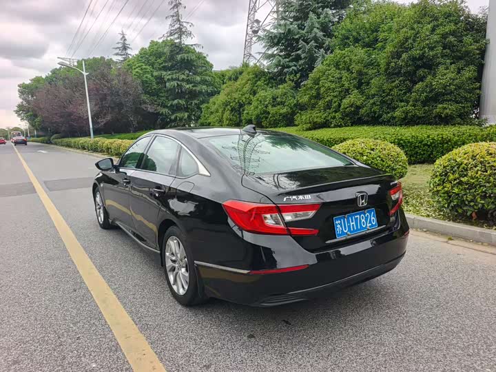 Фото 6 - Honda Accord