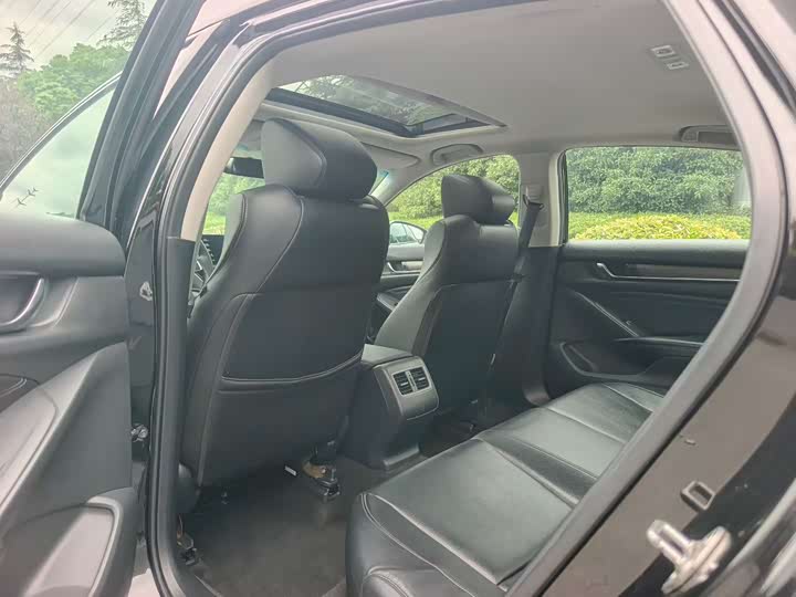 Фото 9 - Honda Accord