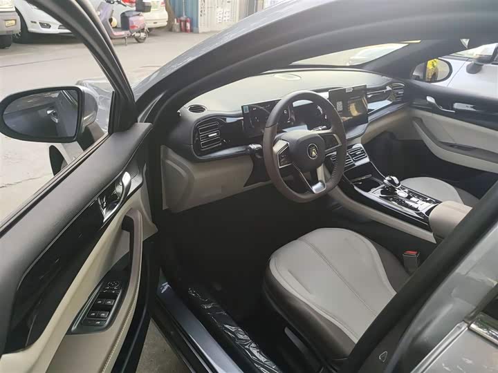 Фото 16 - BYD Qin Plus