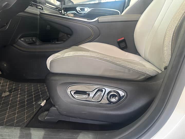 Фото 12 - GAC Aion V