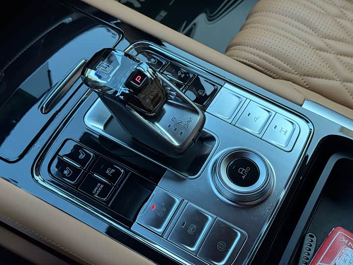 Фото 13 - Tank 500 Hybrid