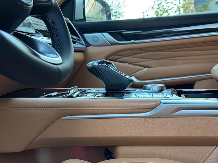 Фото 14 - Tank 500 Hybrid