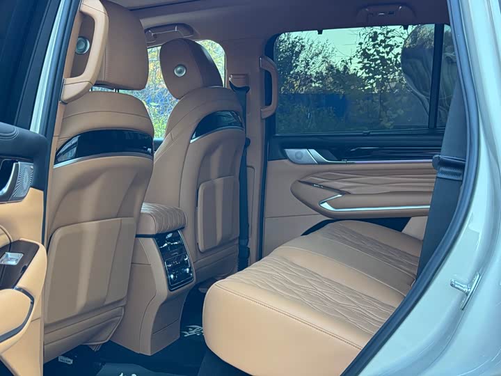 Фото 15 - Tank 500 Hybrid